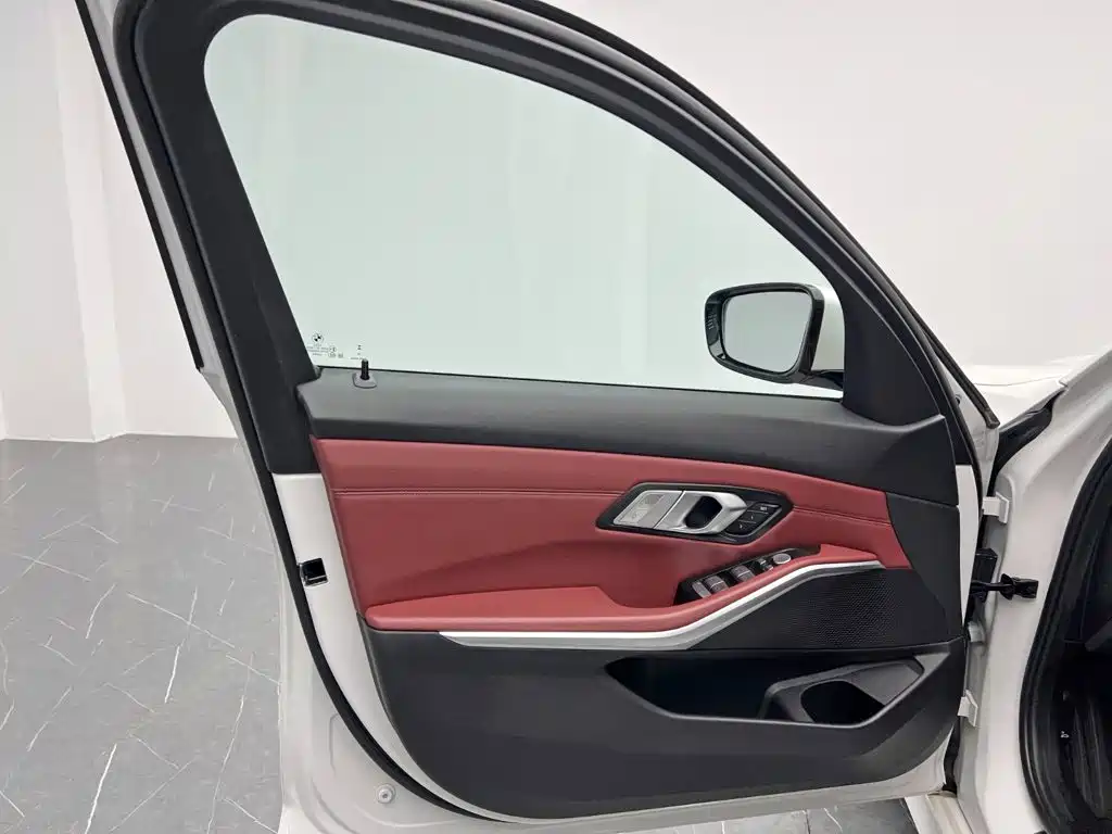 Photo 12 - BMW 3 Series