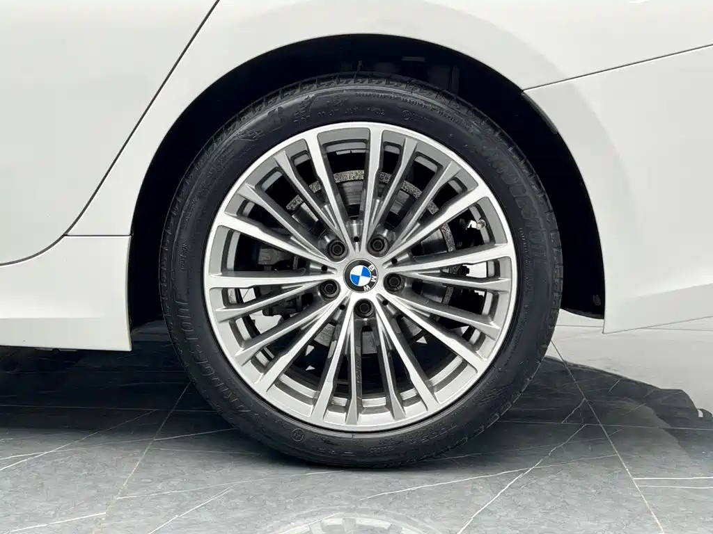 Photo 24 - BMW 3 Series