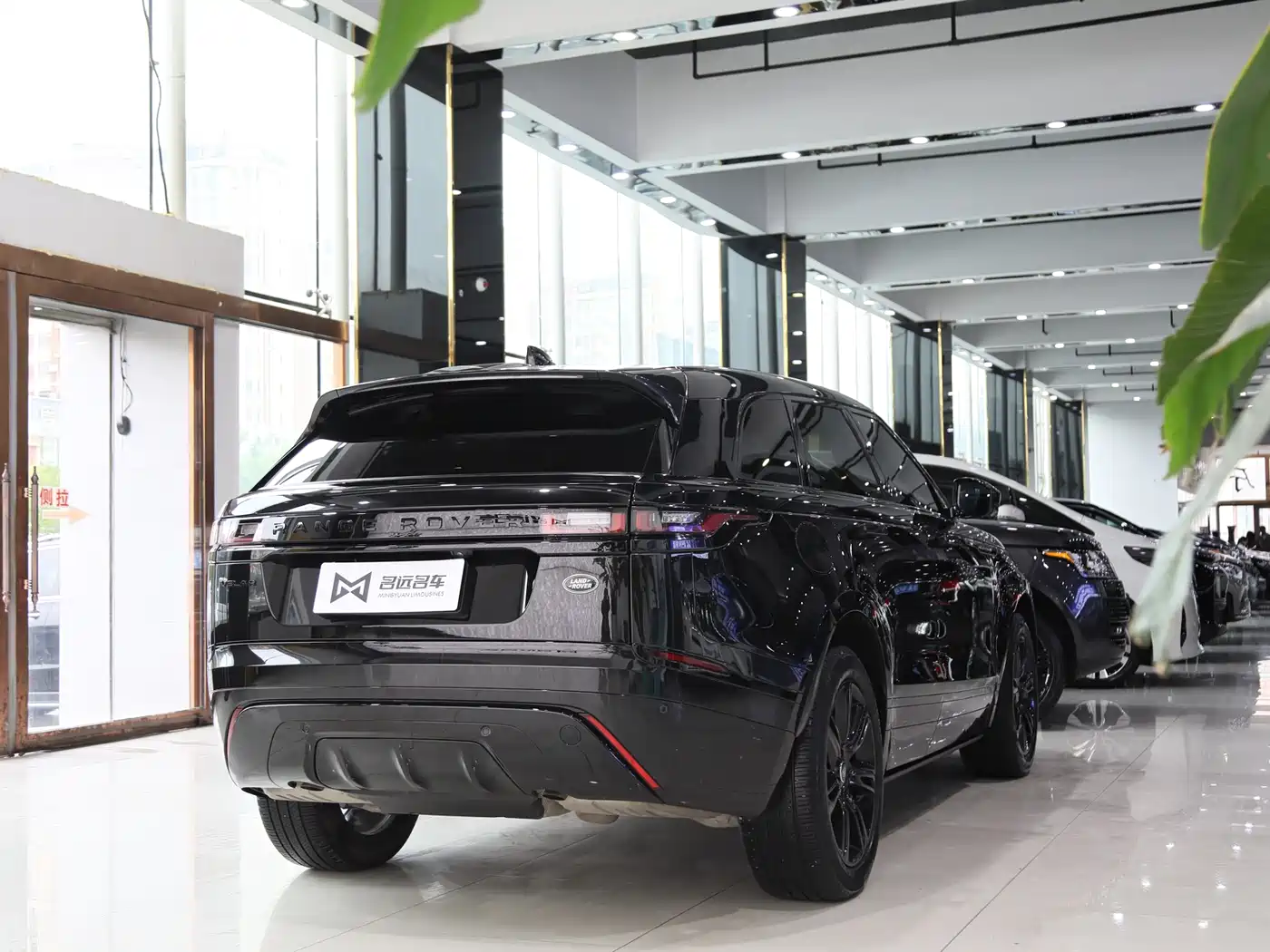 Land Rover Range Rover Velar 2023 250PS Gloss Black Collector's Edition фото 17
