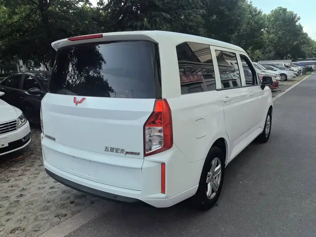 Wuling Motors Wuling Hongguang PLUS 2021 2021 Commercial Version 1.5L Manual Standard 7-Seater
