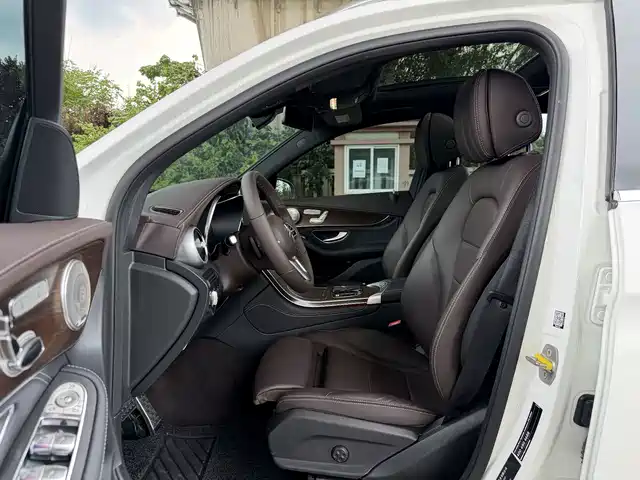 Mercedes-Benz GLC 2020 Facelift GLC 260 L 4MATIC Luxury — фото 4