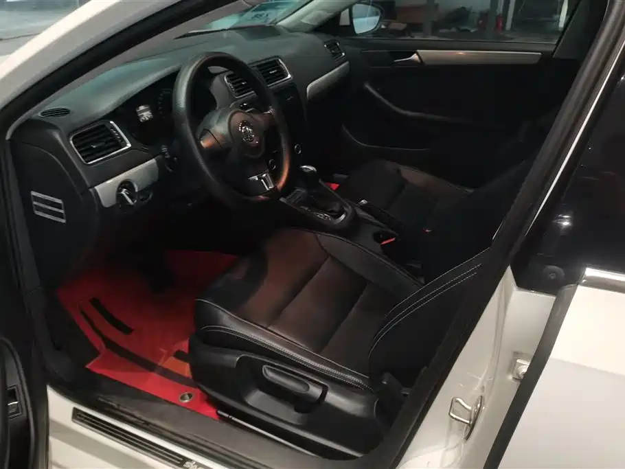 Volkswagen Sagitar 2014 Facelift 1.6L Automatic Comfort фото 9