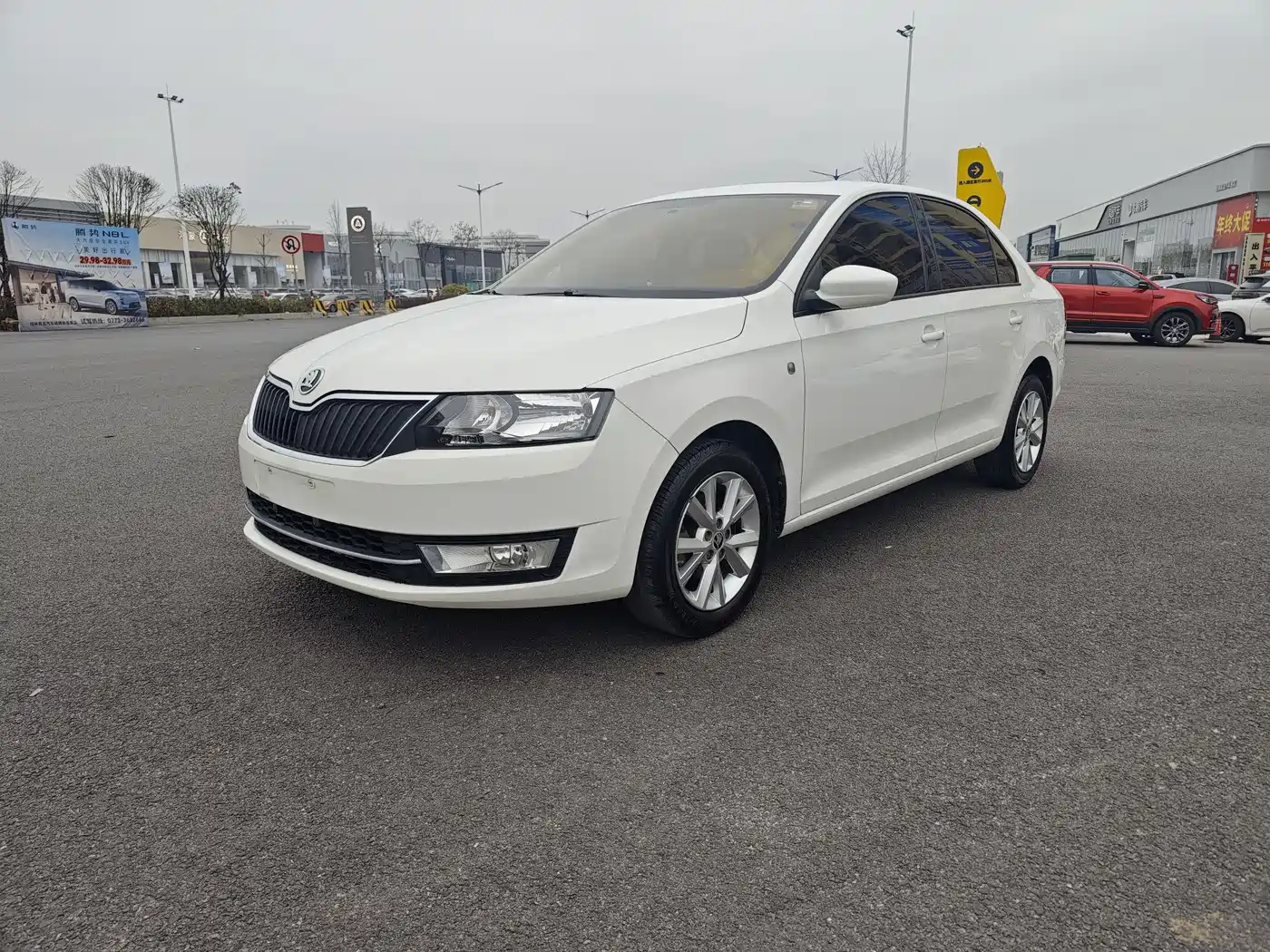 Škoda Rapid 2015 1.6L Manual Smart Selection