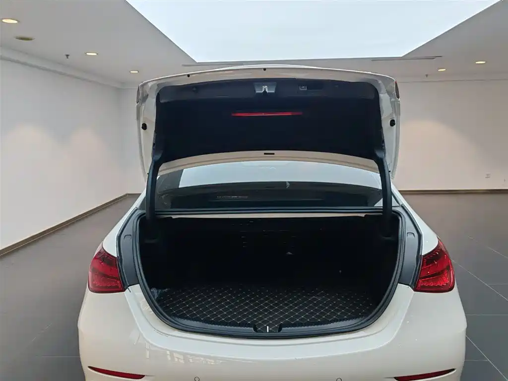 Mercedes-Benz C-Class 2023 C 260 L Sport фото 8