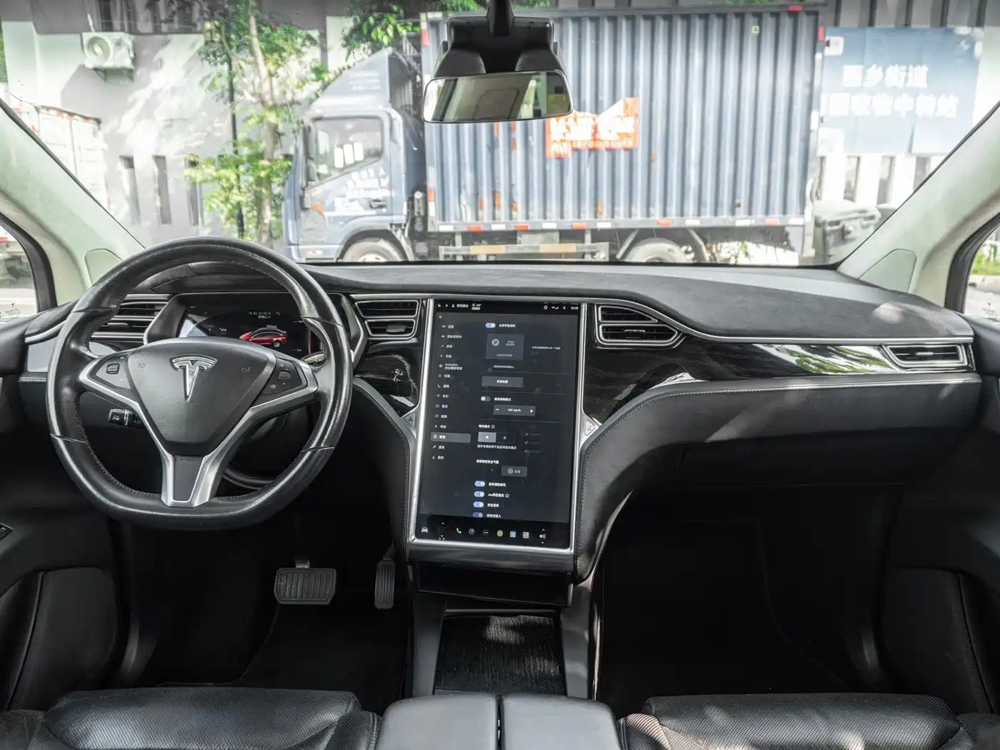 TESLA MODEL X