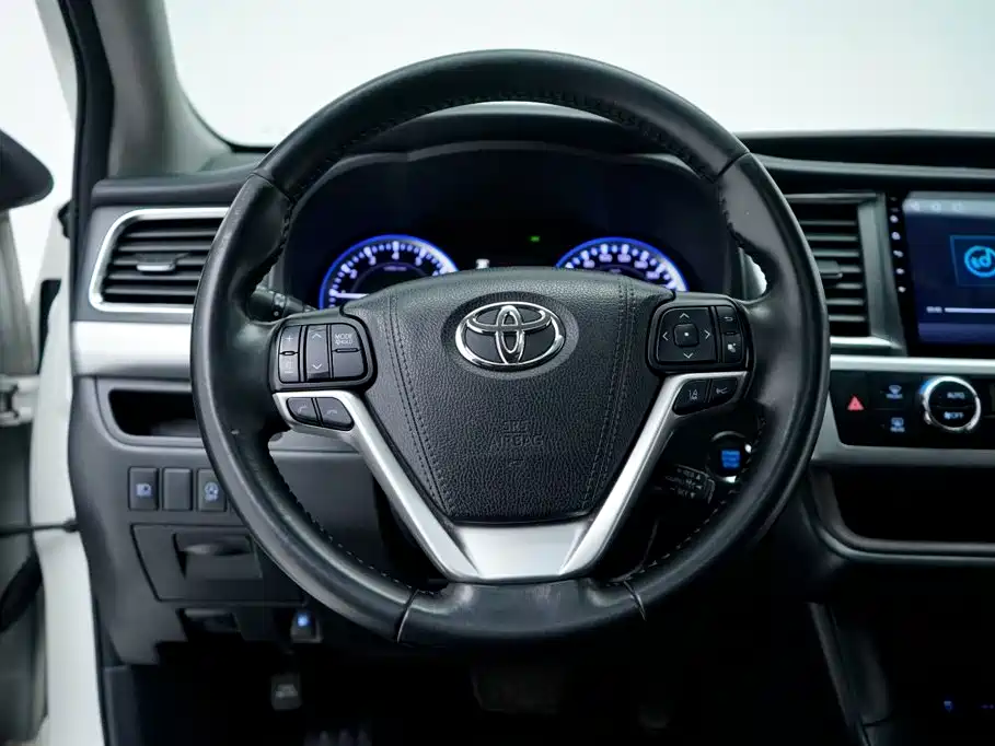 Фото 16 - Toyota Highlander