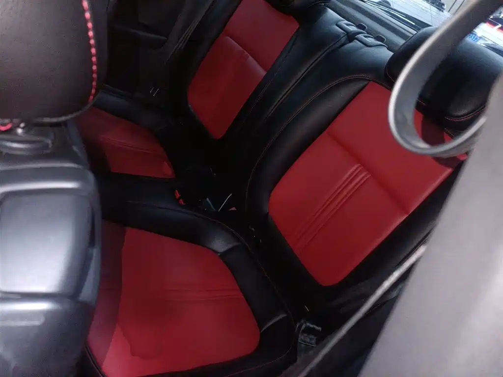 Volkswagen Beetle 2014 1.4TSI Fashion Edition фото 13