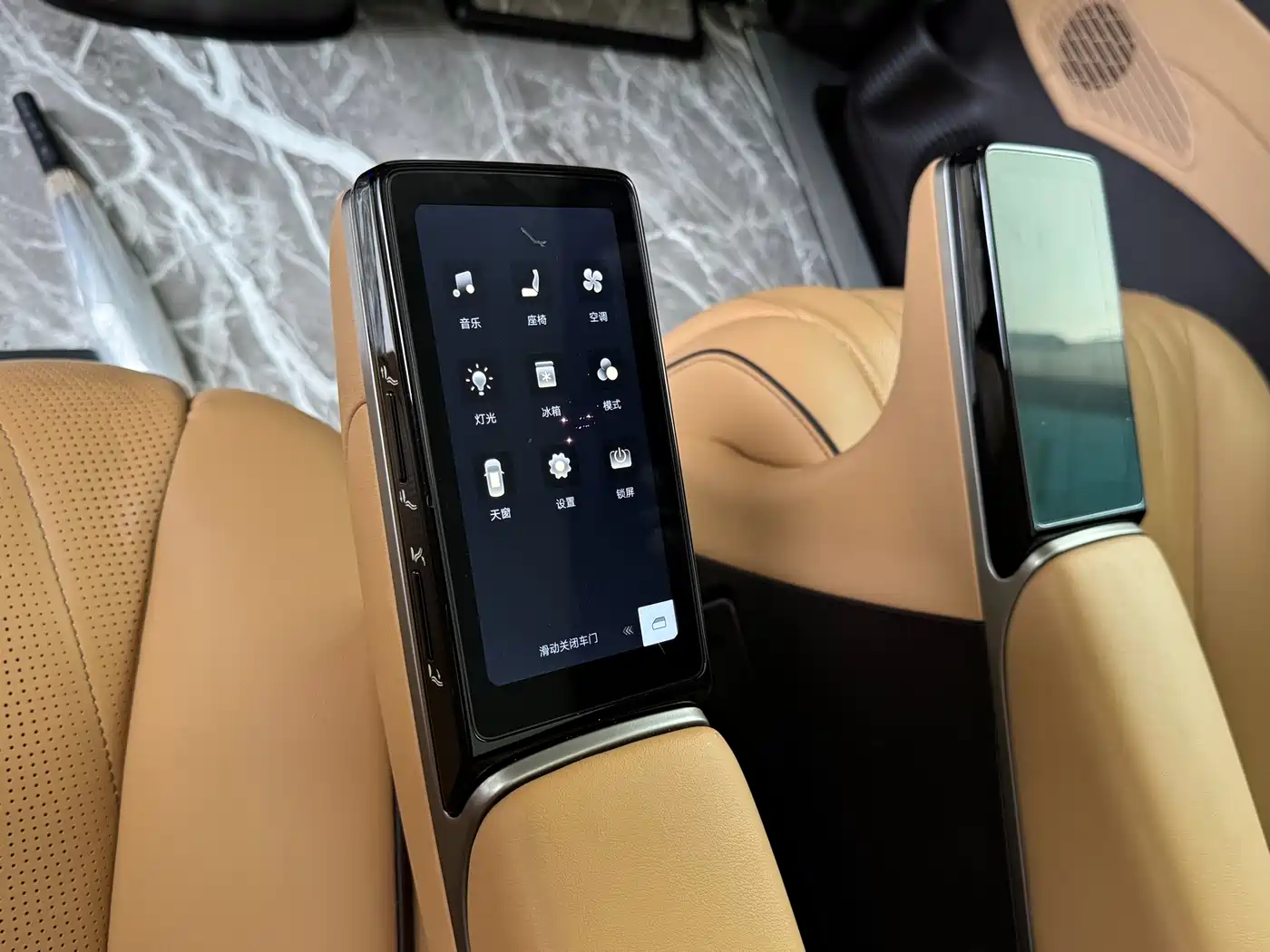 Denza D9 2025 DM-i Smart Drive Edition 1020 AWD Luxury фото 9