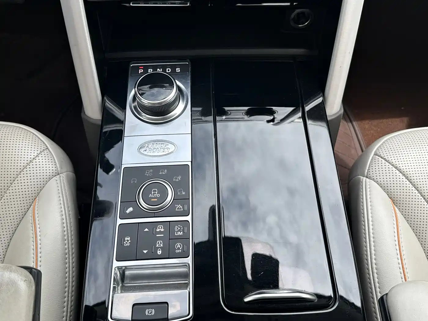 Land Rover Discovery 2017 3.0 SC V6 HSE LUXURY фото 15