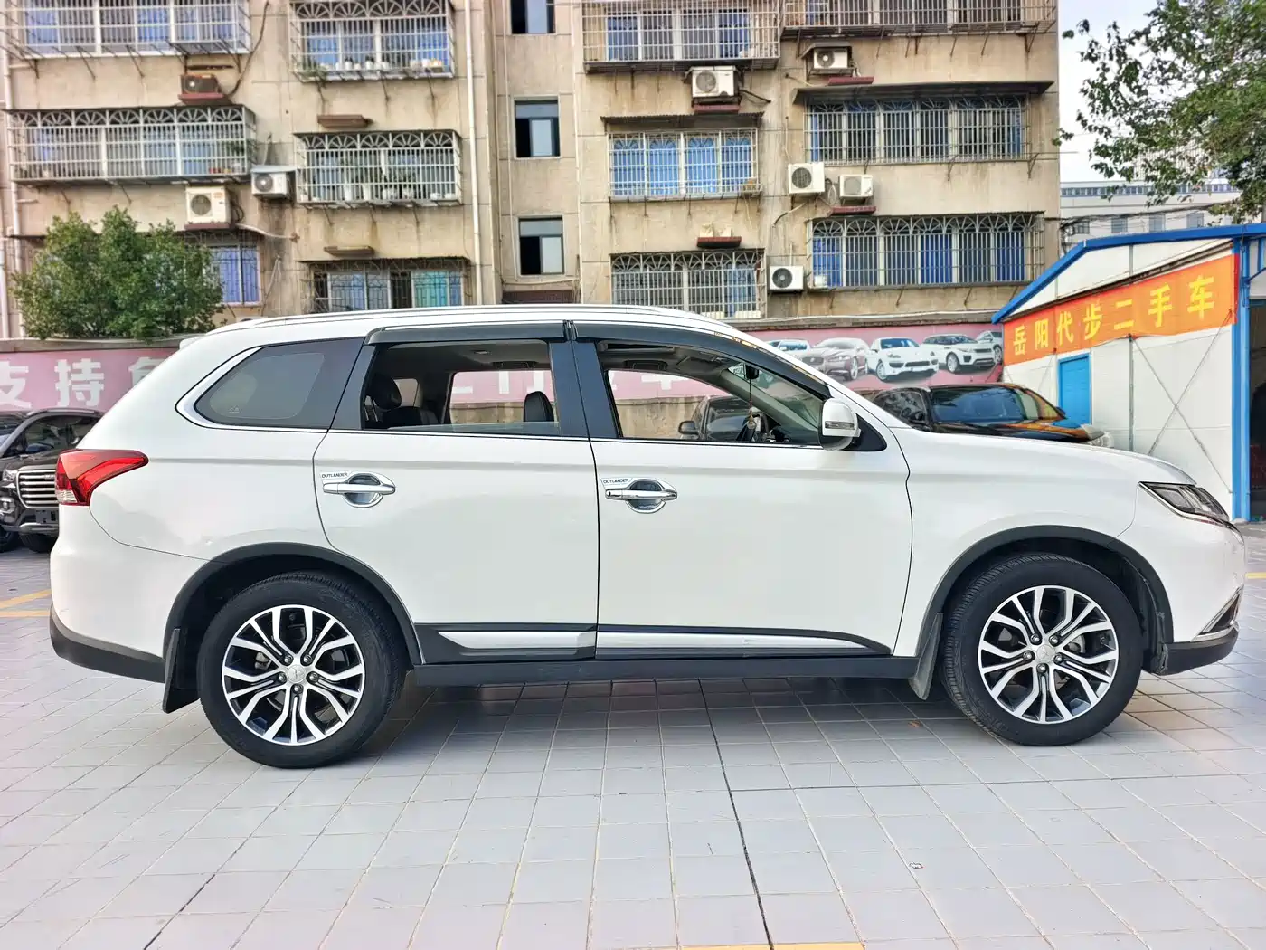Mitsubishi Outlander 2017 2016 2.4L 4WD Luxury Edition 7-seater