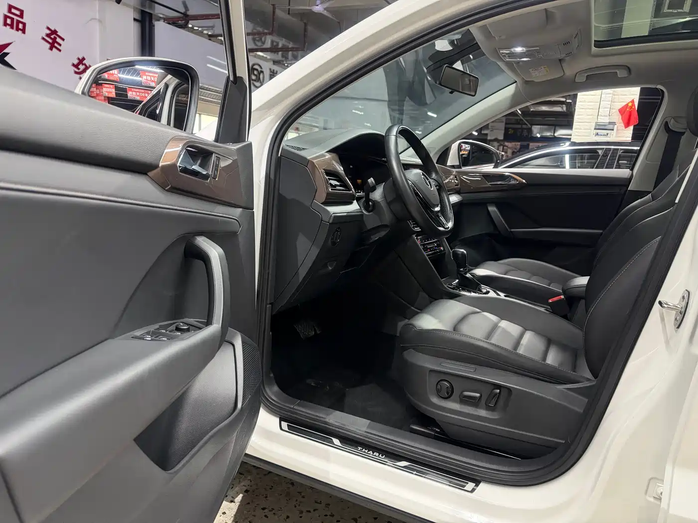 Volkswagen Tharu 2022 280TSI FWD Luxury Edition фото 13