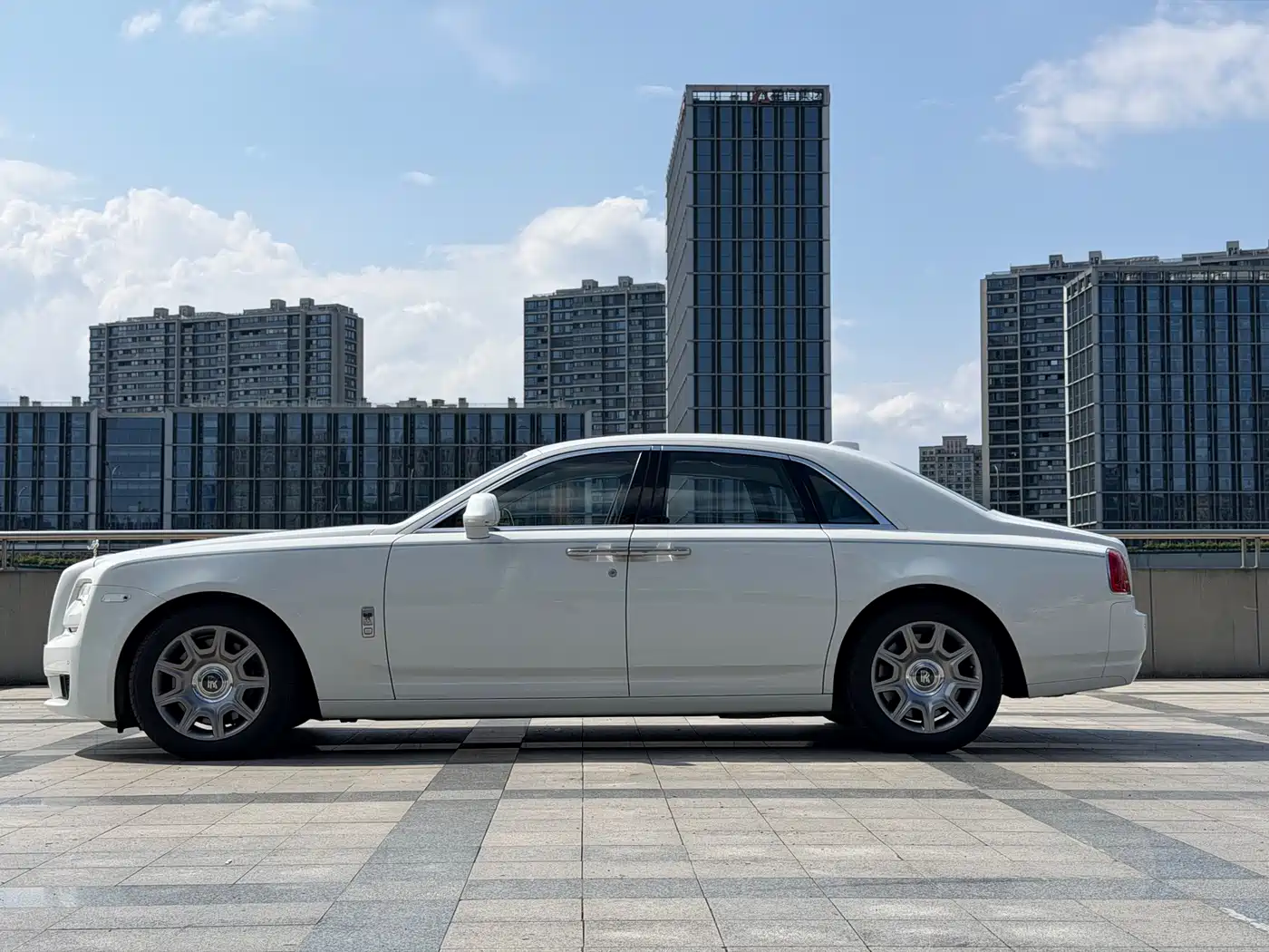 Rolls-Royce Ghost 2018 6.6T Standard Wheelbase фото 4