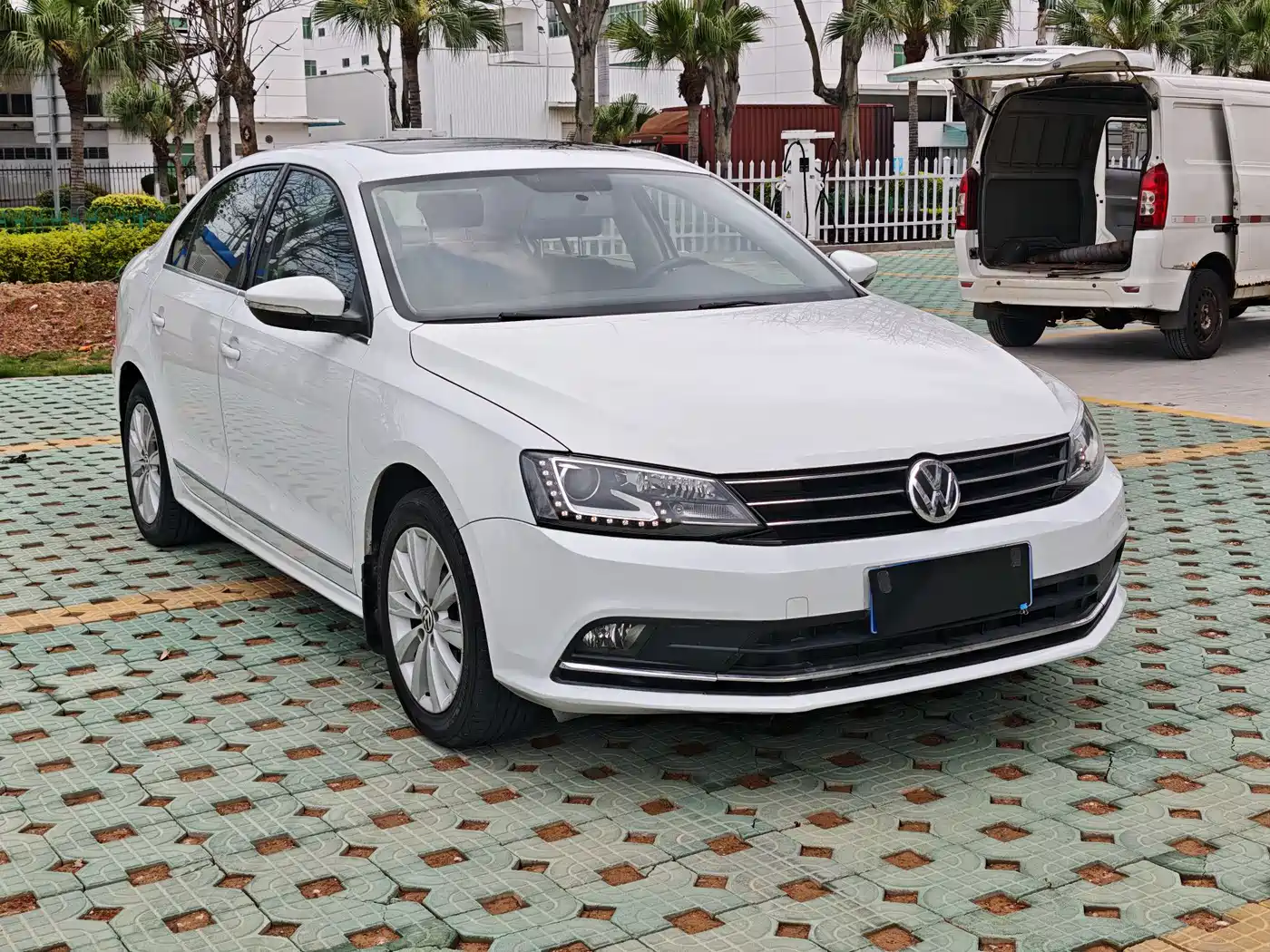 Volkswagen Sagitar 2015 230TSI Automatic Comfort фото 3