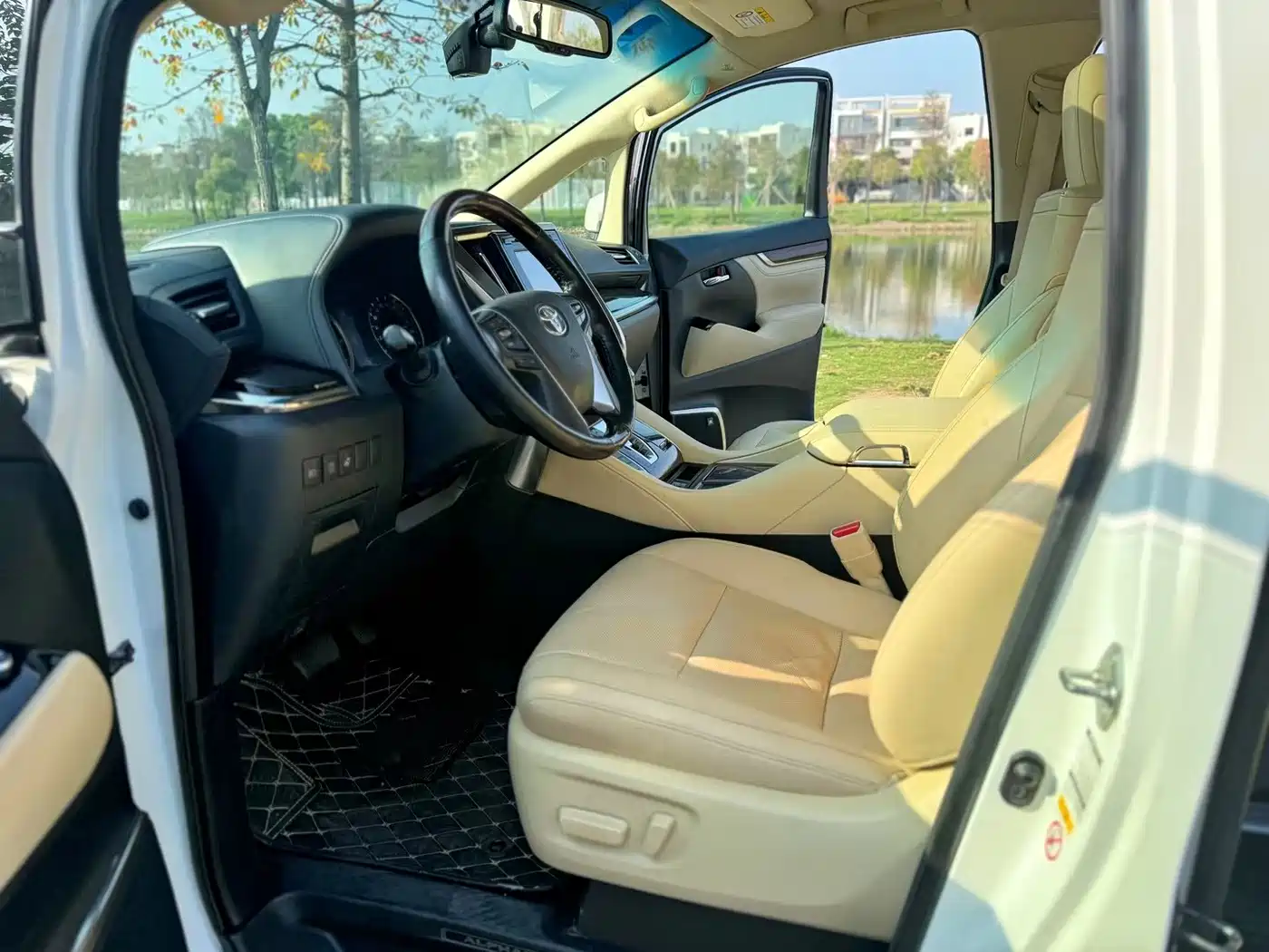 Toyota Alphard 2015 3.5L Luxury Edition фото 4