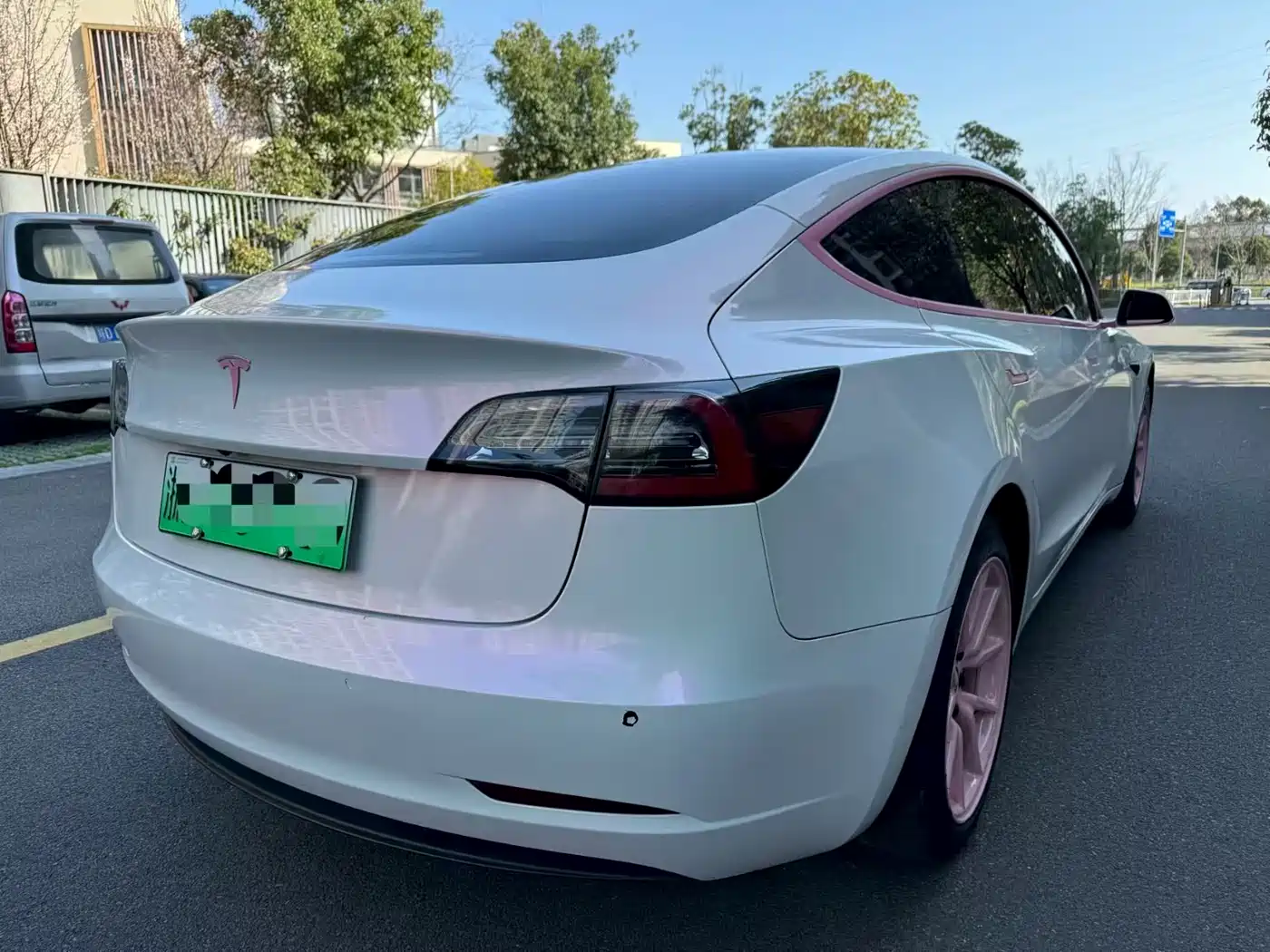 TESLA MODEL 3