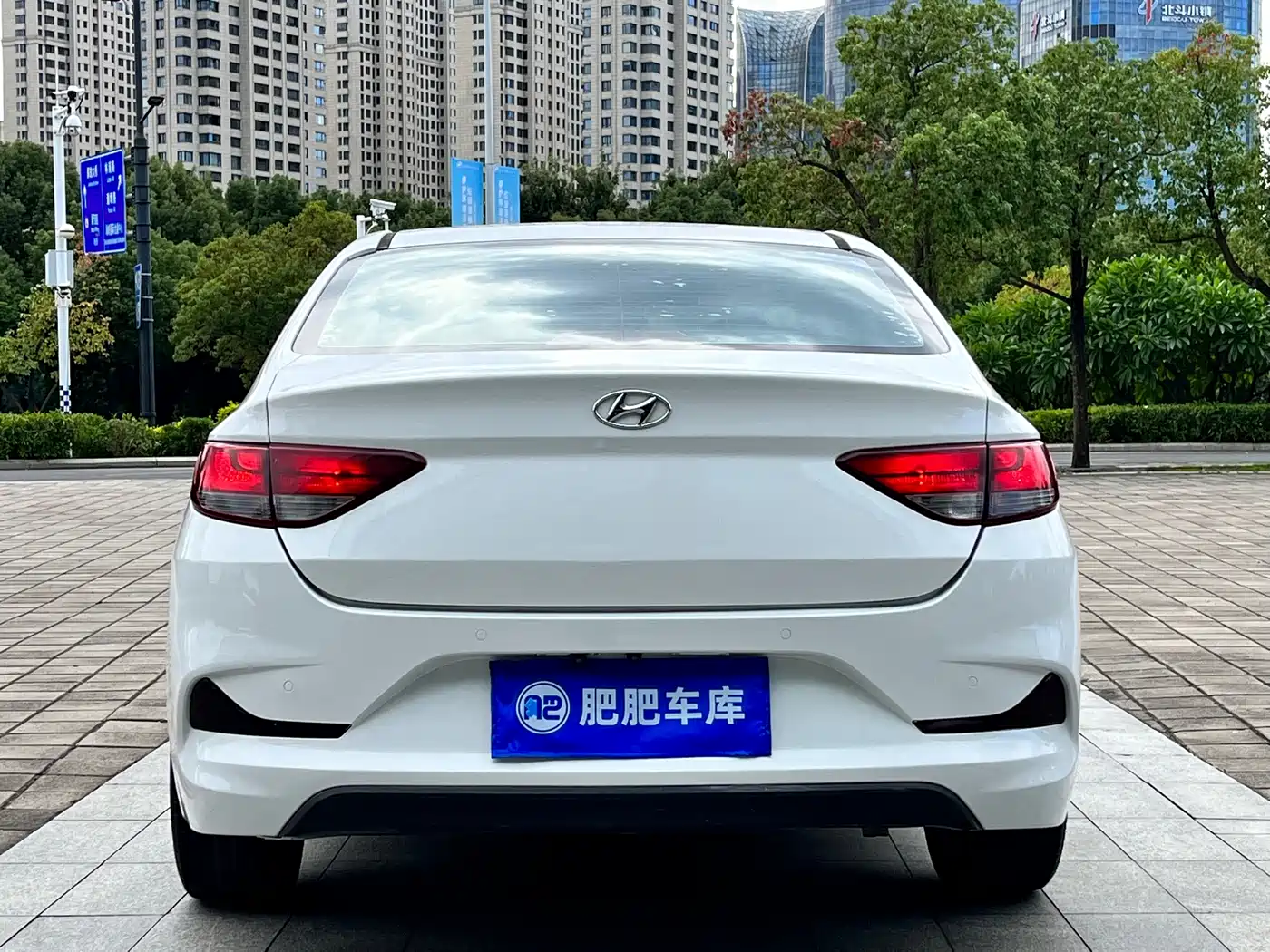 Hyundai Elantra 2017 1.6L Automatic Joy Edition DLX фото 4