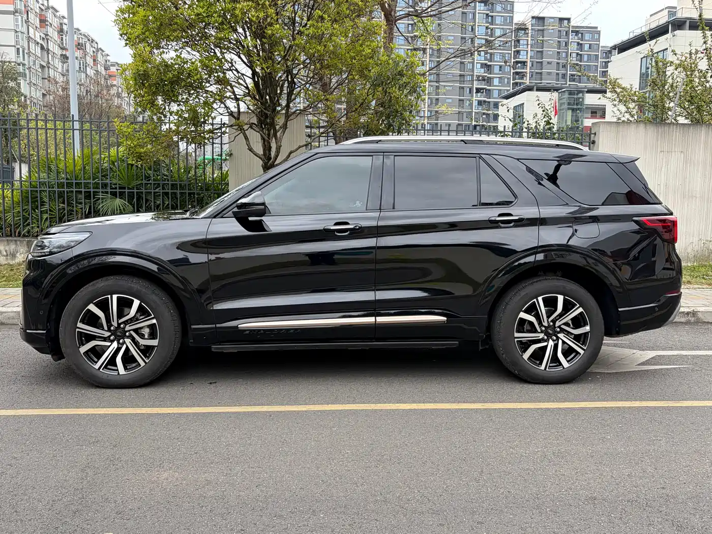 FORD EXPLORER