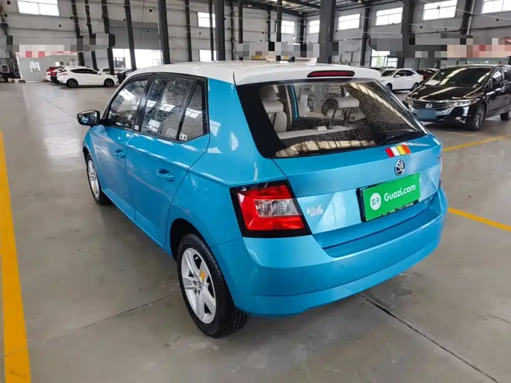 Škoda Fabia 2015 1.4L Automatic Pioneer Edition фото 5