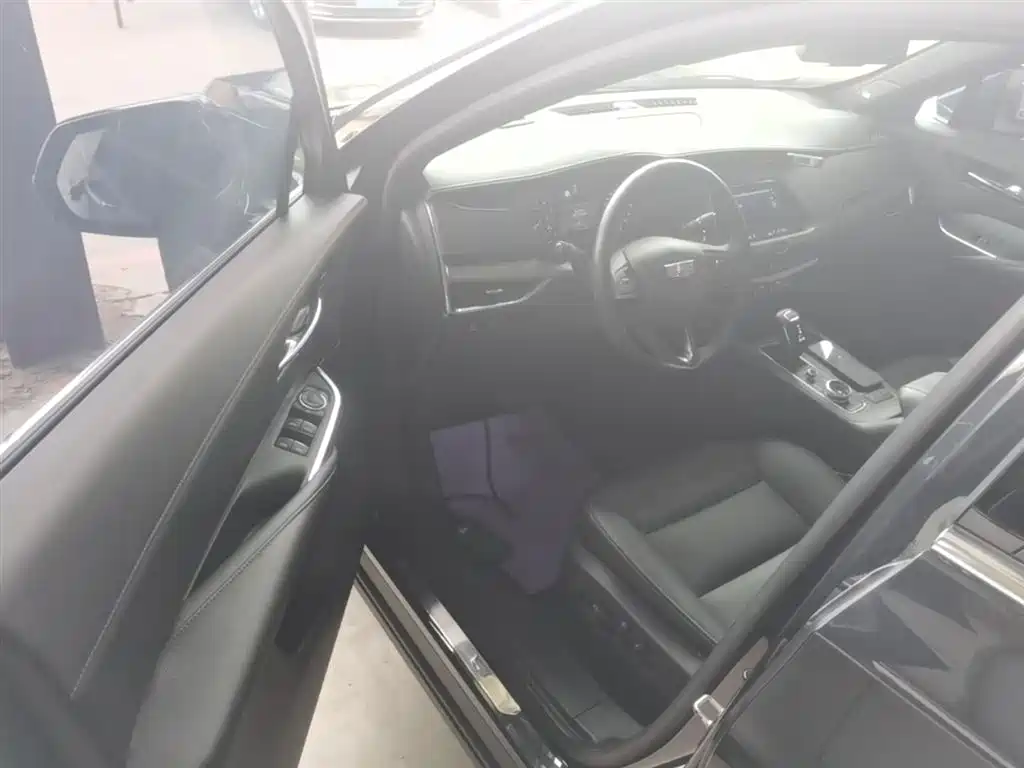 Cadillac XT4 2018 Model 28T 4WD Leading фото 16