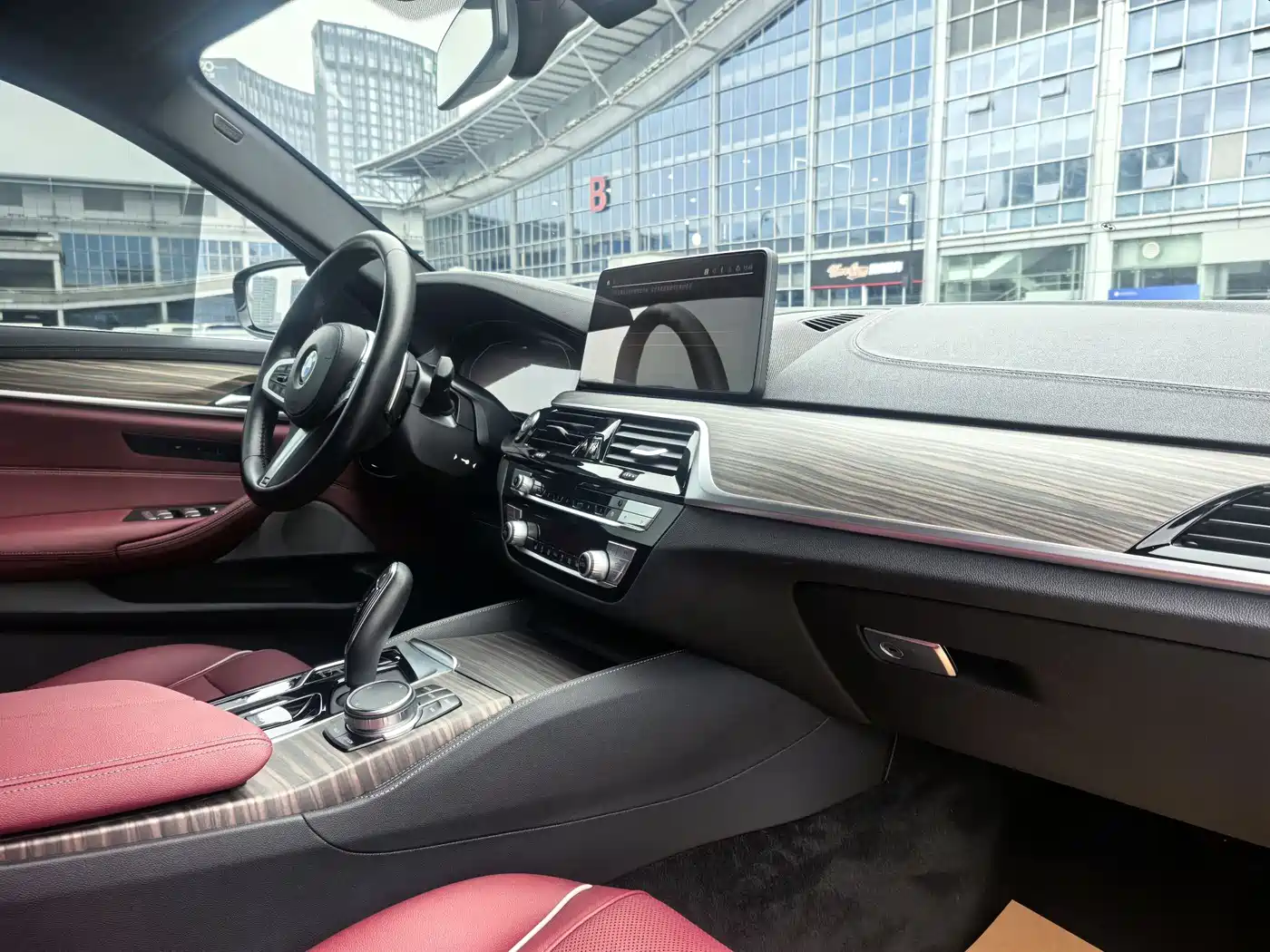 BMW 5 Series 2022 Facelift 530Li Leading M Sport Package фото 9
