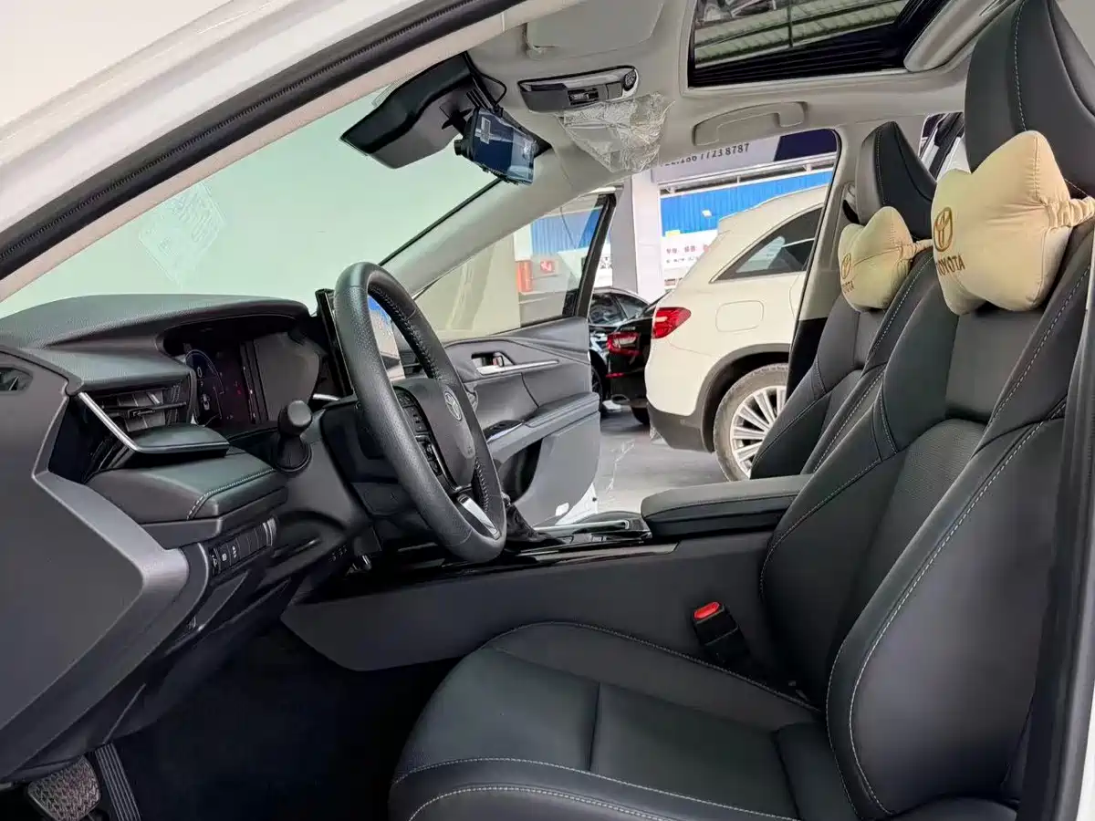 Toyota Camry 2024 Hybrid 2.0HGVP Luxury Edition фото 6