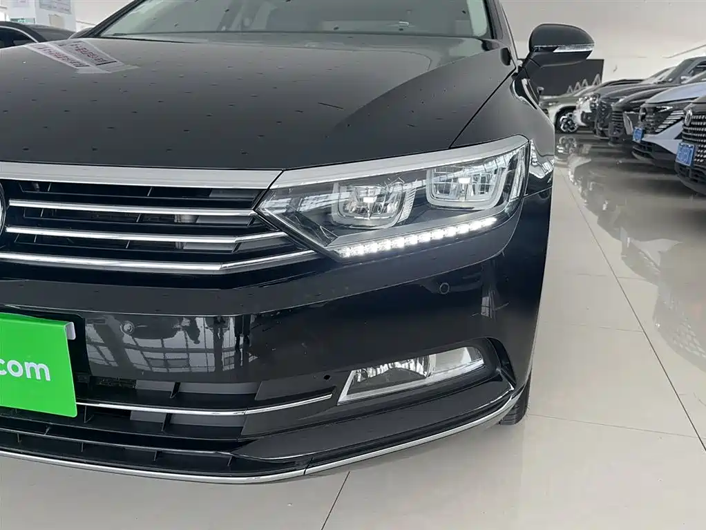 Volkswagen Magotan 2018 Facelift 330TSI DSG Luxury фото 3