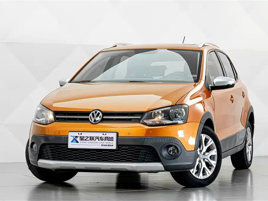 Volkswagen Polo 2016 1.6L Cross Polo Automatic фото 2