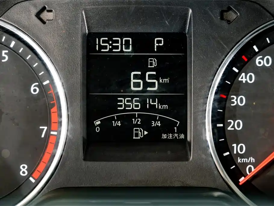 Volkswagen Polo 2016 1.6L Cross Polo Automatic фото 16