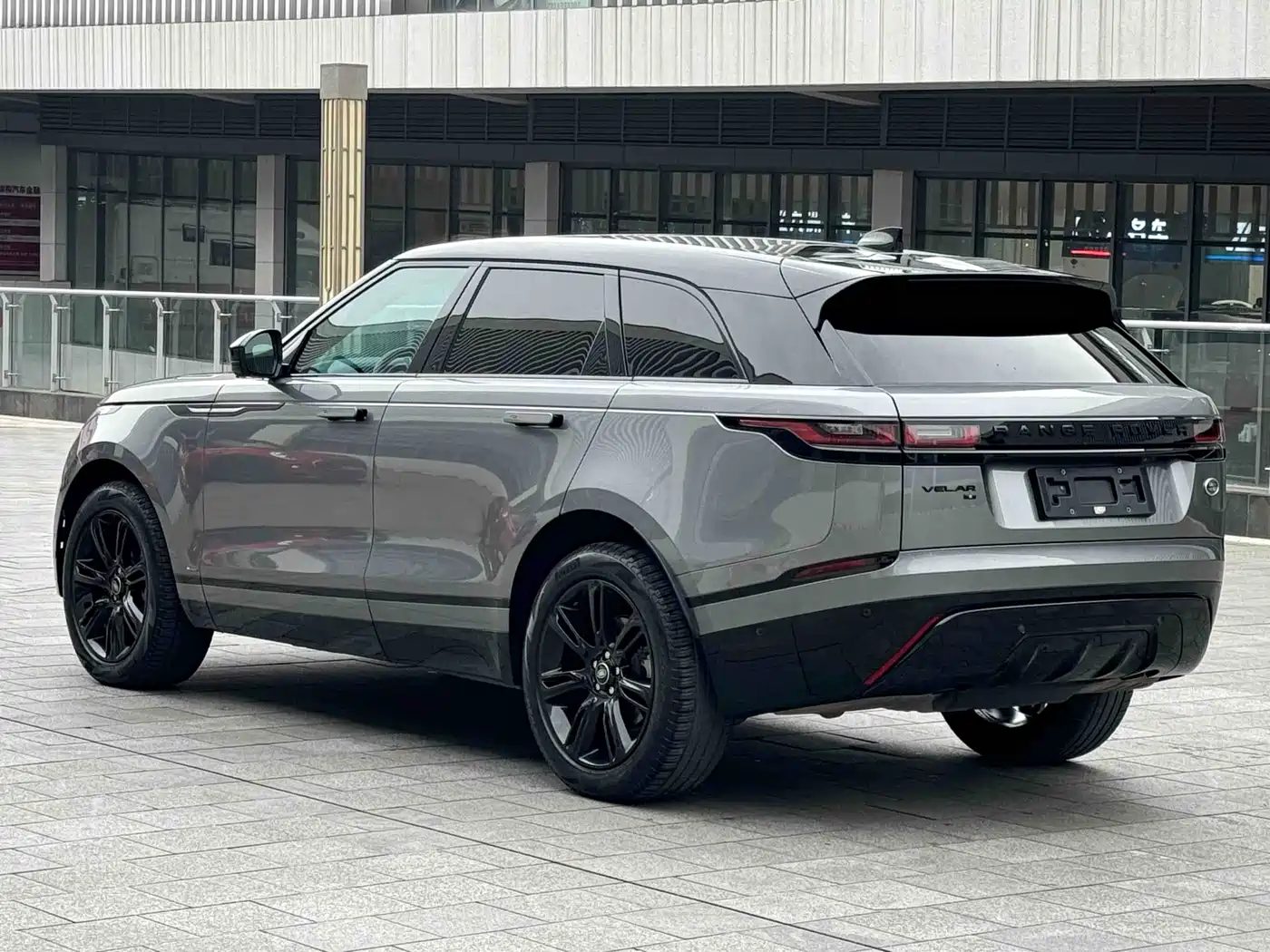 Land Rover Range Rover Velar 2021 P250 Gloss Black Collector's Edition фото 15