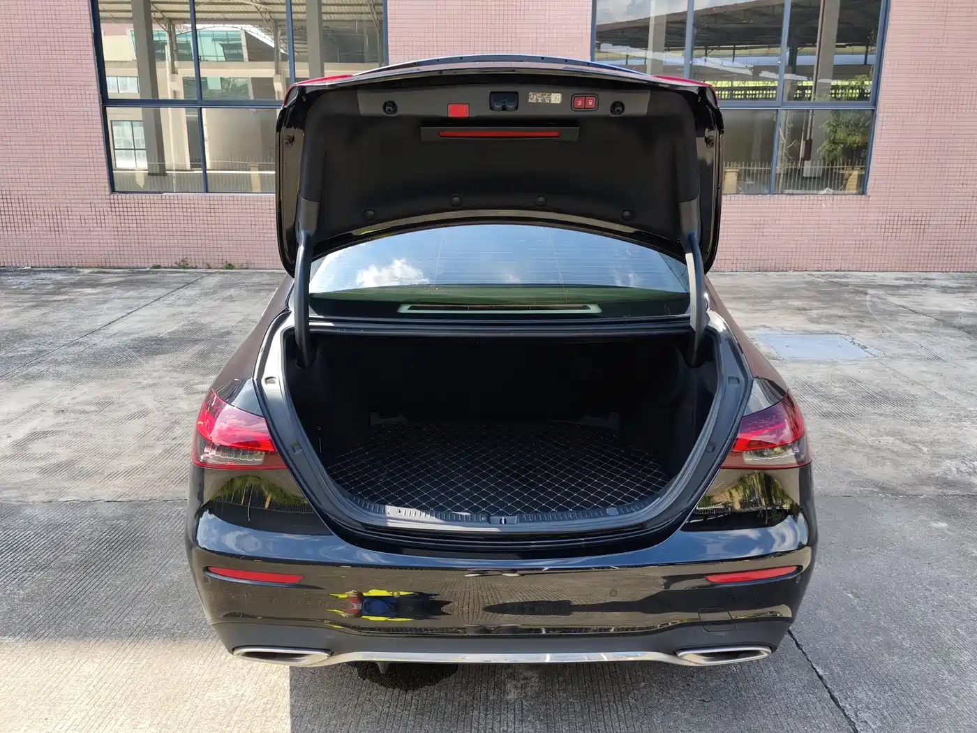 Mercedes-Benz E-Class 2023 Facelift E 300 L Sport Luxury фото 23