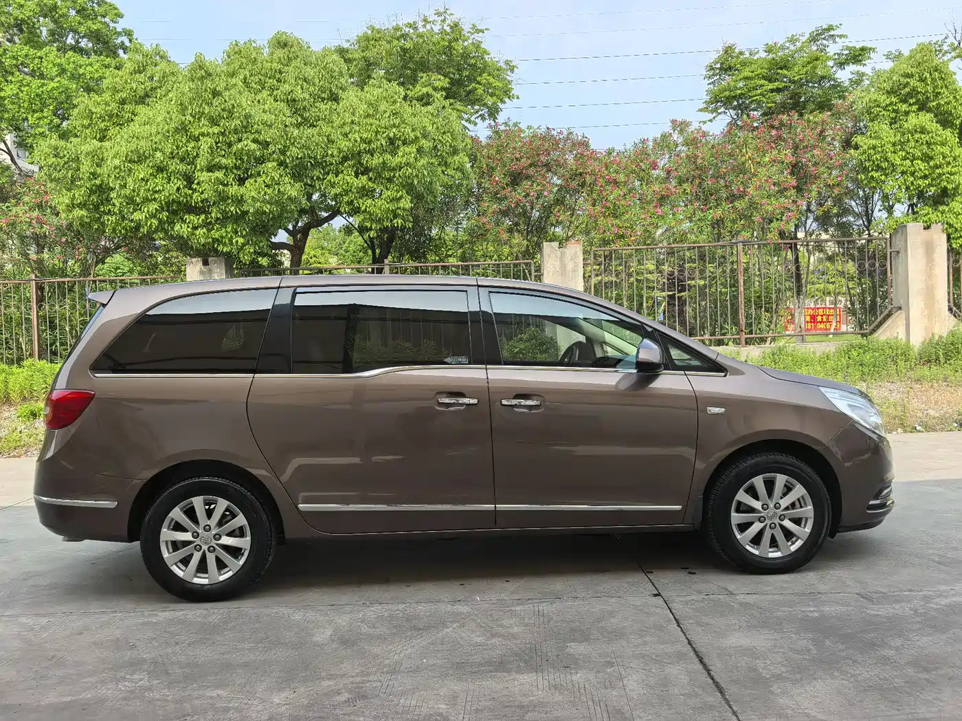 Buick GL8 2018 28T Premium Model China VI фото 4