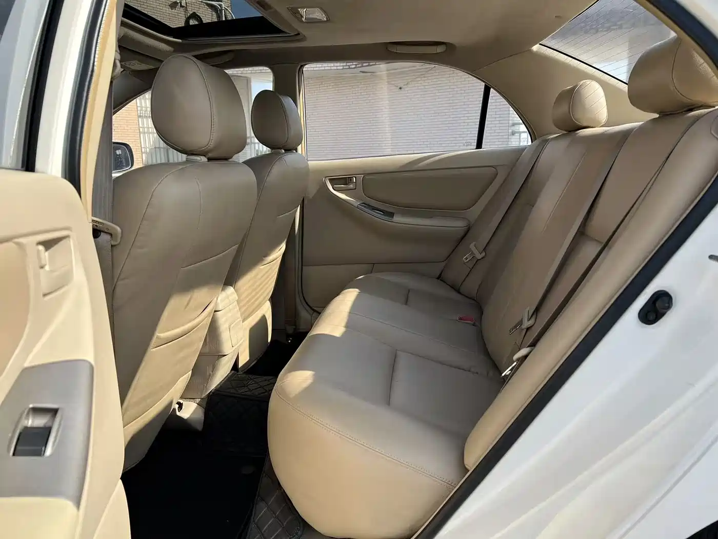 Toyota Corolla 2013 1.6L Automatic Luxury фото 14