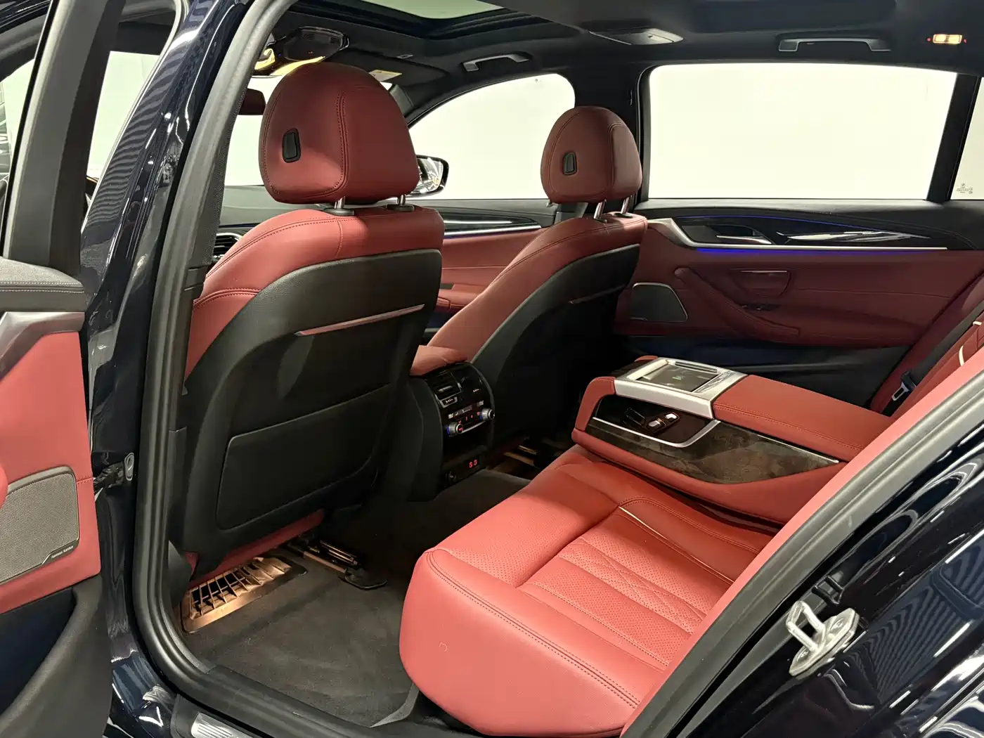 BMW 5 Series 2020 530Li Exclusive M Sport Package фото 10