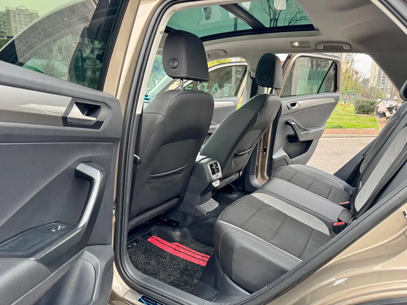 Volkswagen T-ROC 2018 230TSI DSG 2WD Progressive China V фото 6
