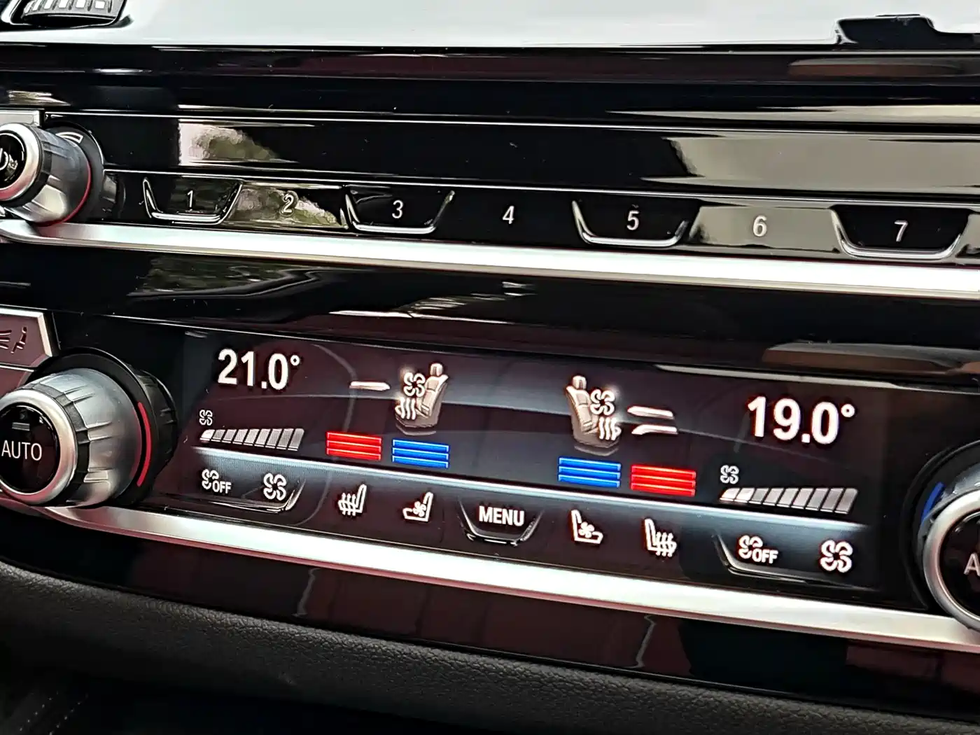 BMW 5 Series 2023 530Li Premium M Sport Package фото 17