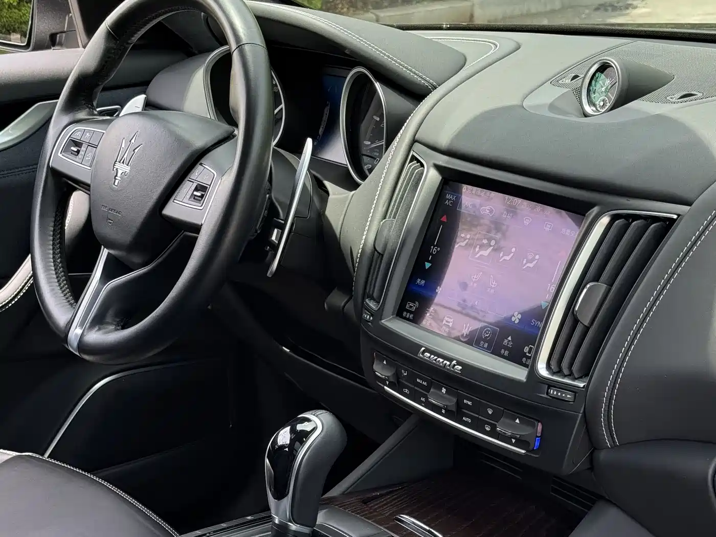 Maserati Levante 2018 3.0T Luxury Zegna Edition фото 21