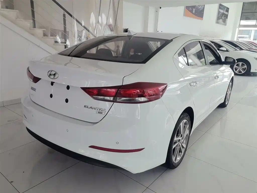 Hyundai Elantra 2016 Model 1.6L Automatic Smart Elite фото 7