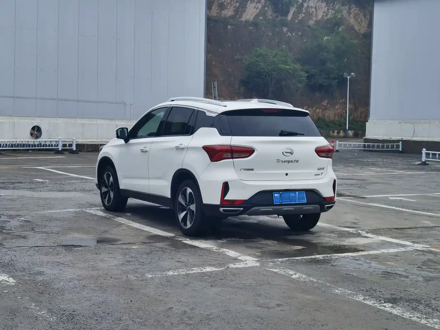 GAC Trumpchi Trumpchi GS4 2018 235T DCT 2WD Luxury Smart Connect Million Commemorative Edition фото 8