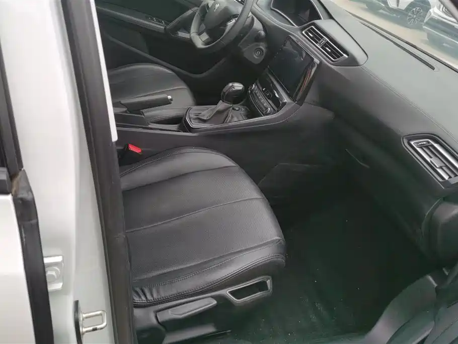 Peugeot 308 2016 1.6L Manual Fashion фото 8
