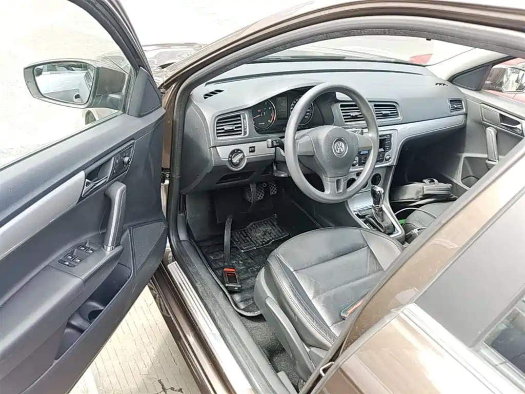 Volkswagen Lavida Tour 2013 1.6L Automatic Comfort фото 16