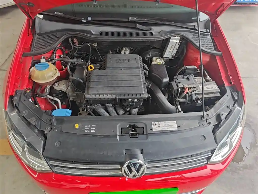 Volkswagen Polo 2014 1.6L Automatic Luxury Edition фото 20