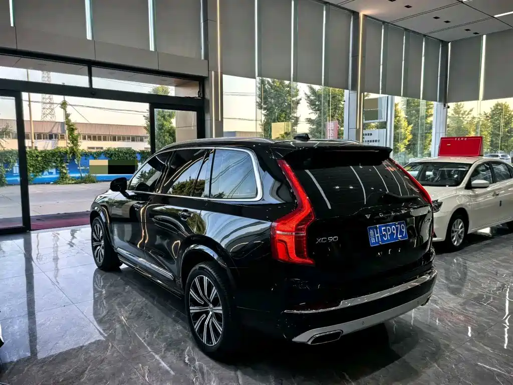 Фото 2 - Volvo XC90