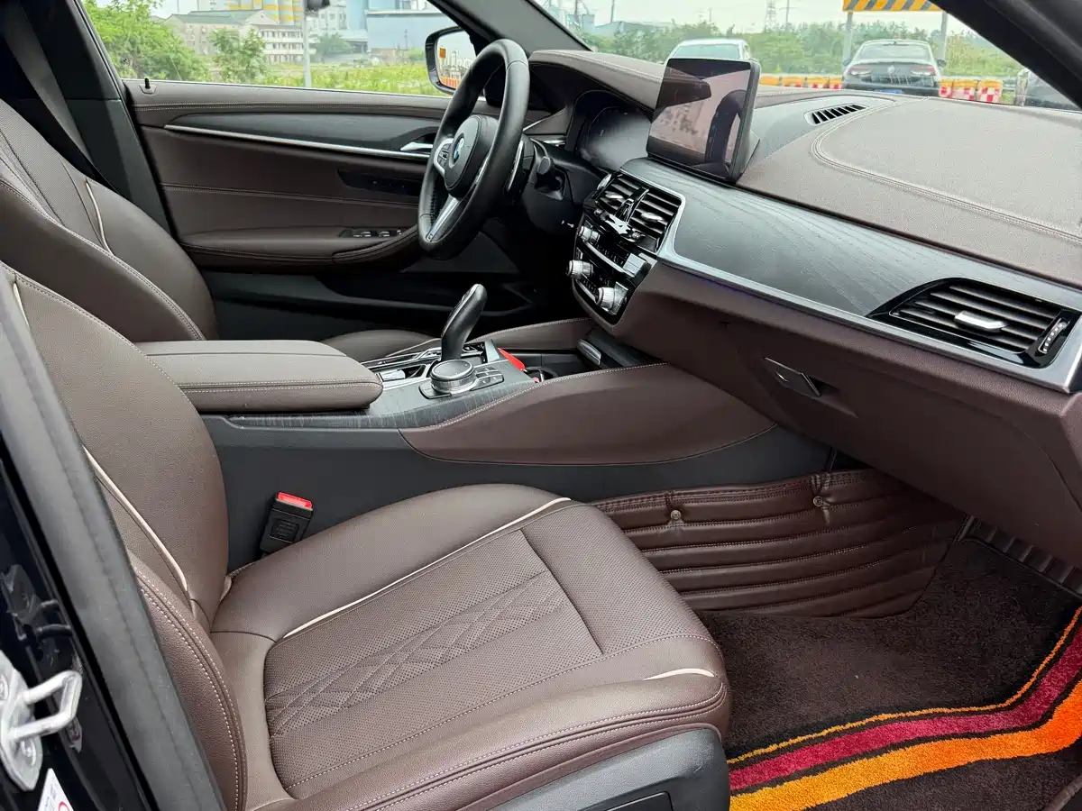 BMW 5 Series 2021 530Li Leading M Sport Package фото 14