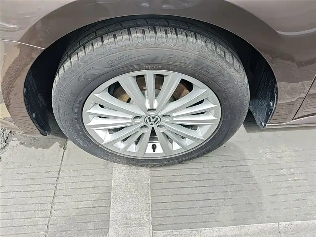 Volkswagen Lavida Tour 2013 1.6L Automatic Comfort фото 23