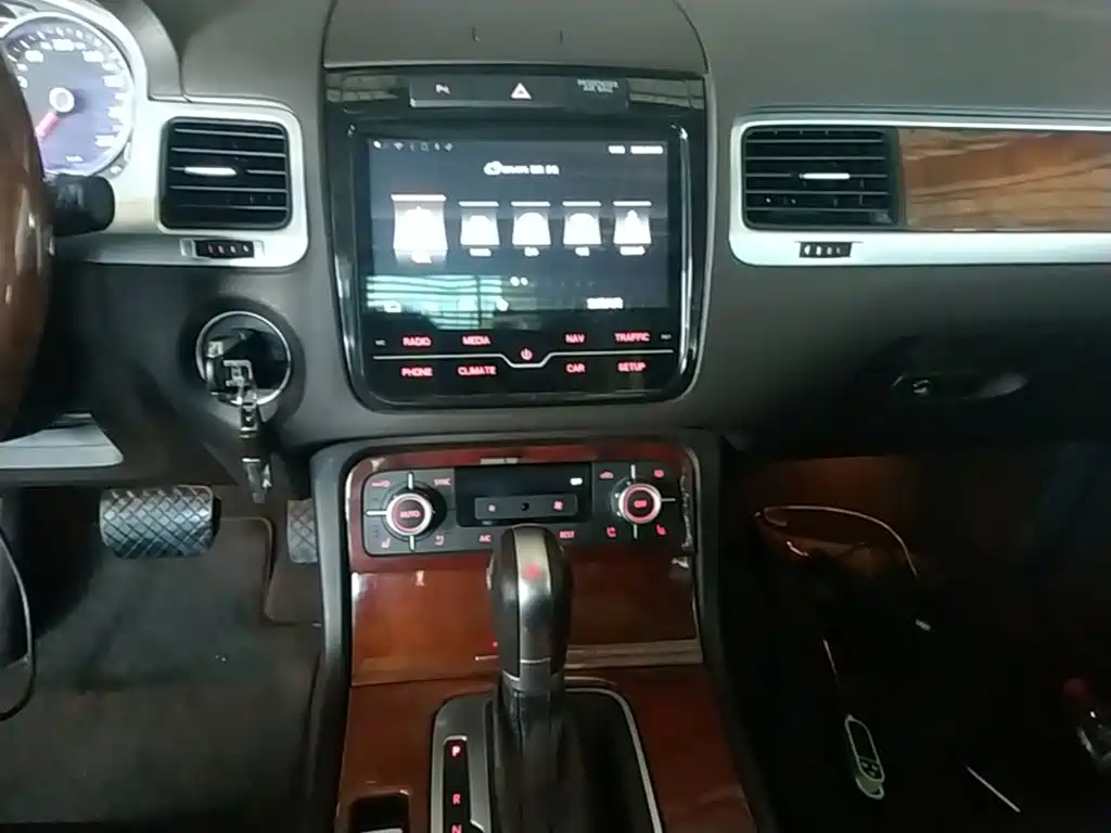 Фото 13 - Volkswagen Touareg