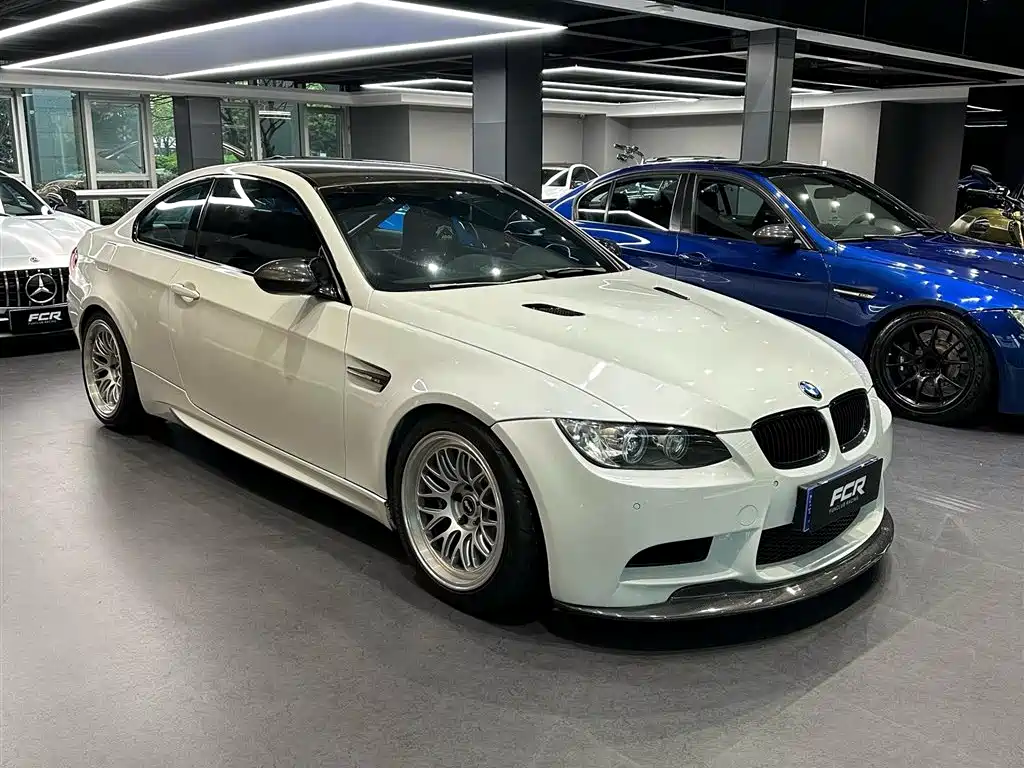 BMW M3 2011 M3 Carbon Fiber Limited Edition фото 3