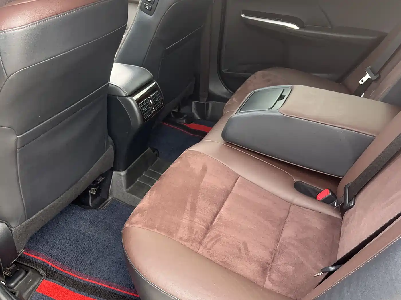 Toyota Camry 2016 2.5G 10th Anniversary Luxury Navigation Edition фото 6