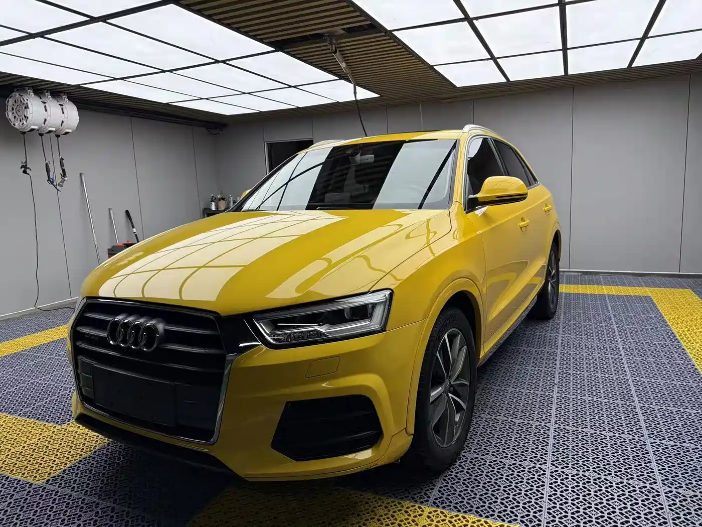 Photo 1 - Audi Q3