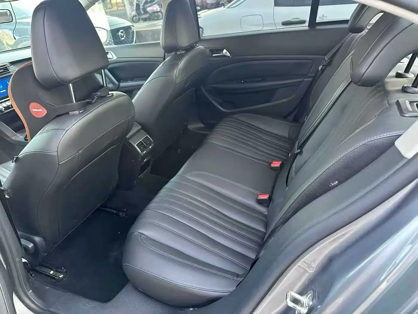 Peugeot 408 2022 1.6T Light Chaser Edition фото 9