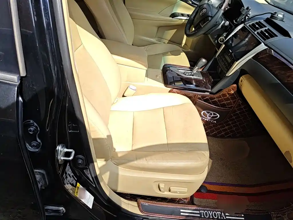 Toyota Camry 2015 2.0G Leading Edition фото 25